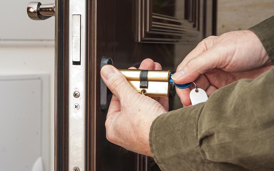 comment demonter une serrure de porte d'entrée Longpont-sur-Orge